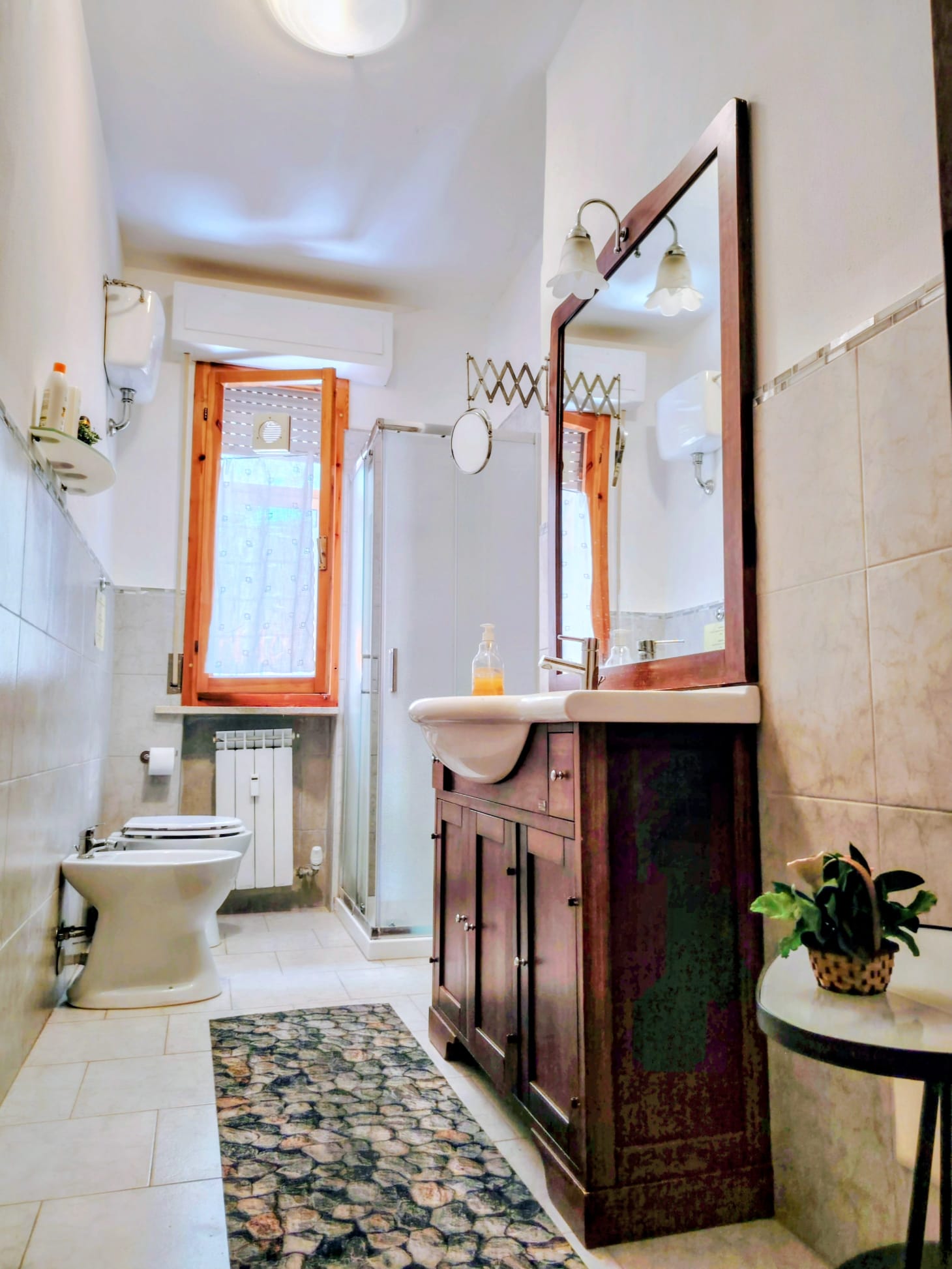 Bagno condiviso con doccia